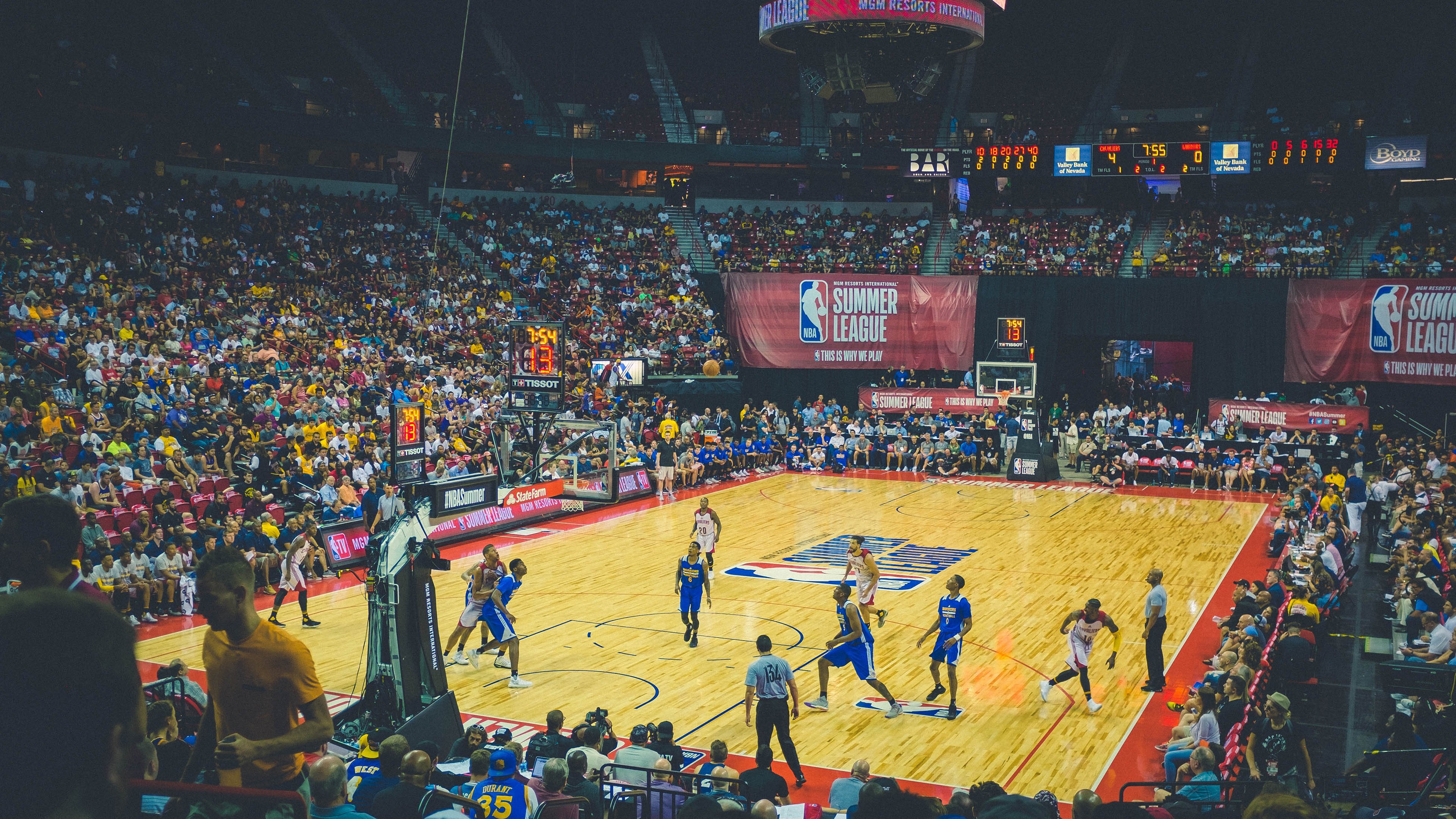 球迷热议：最受期待的本年度比赛，202球员最值得